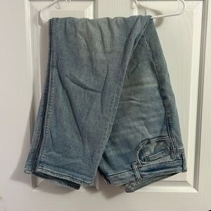 American Eagle Light Wash Curvy Mom Jean